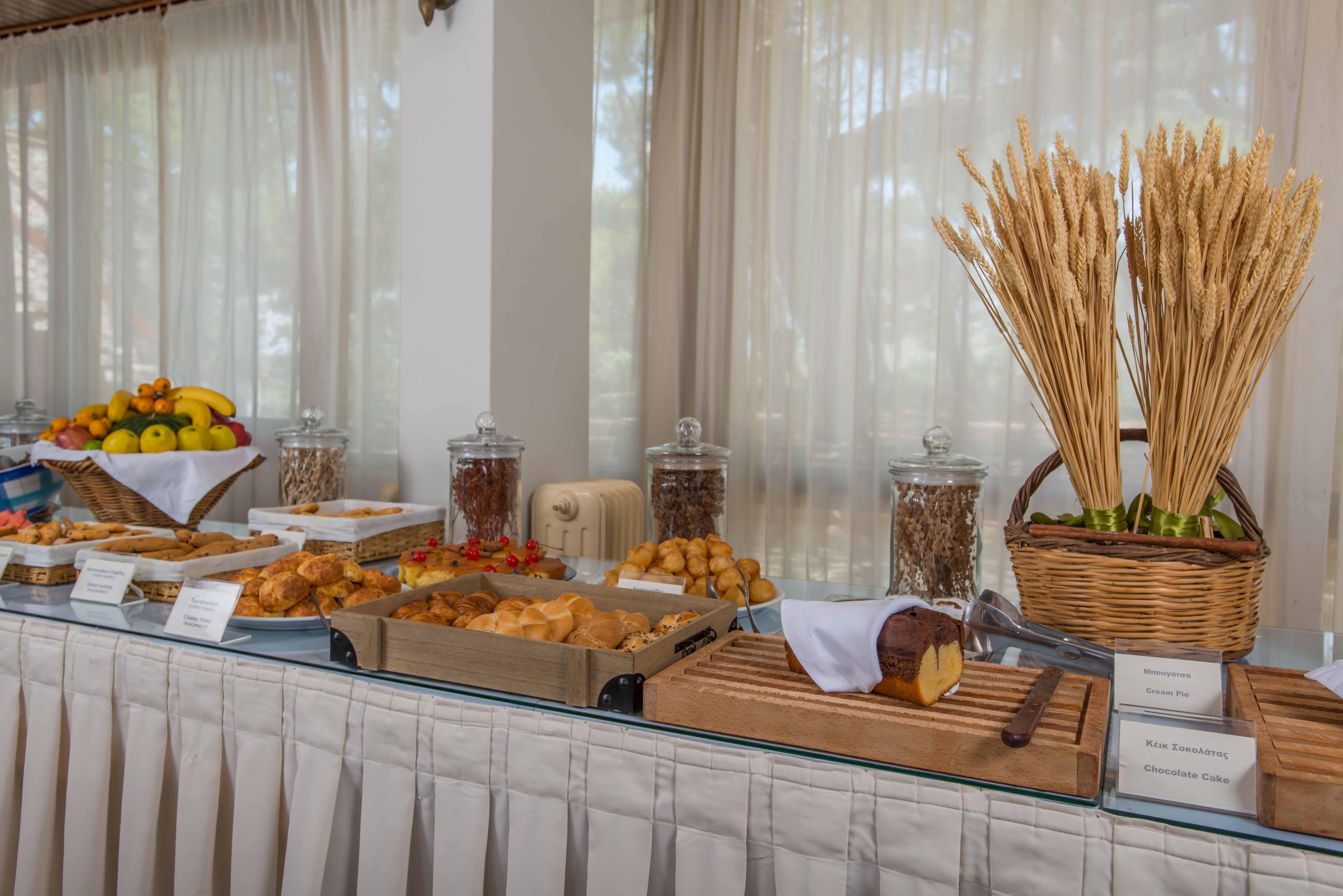 Delfinia & Hotel 3*